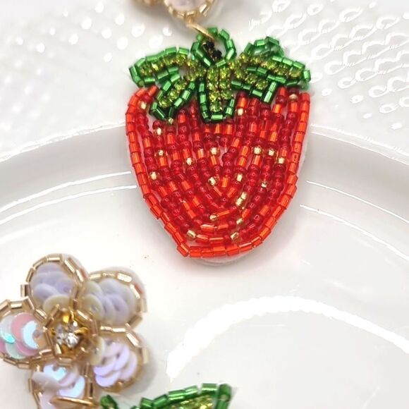 New C&C CALIFORNIA Strawberry beeded earrings - Picture 4 of 8
